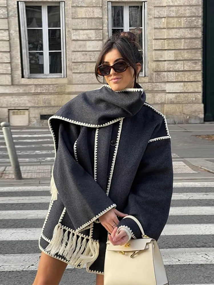 Elegante Quirina Langarmjacke mit Schal und Knopfleiste