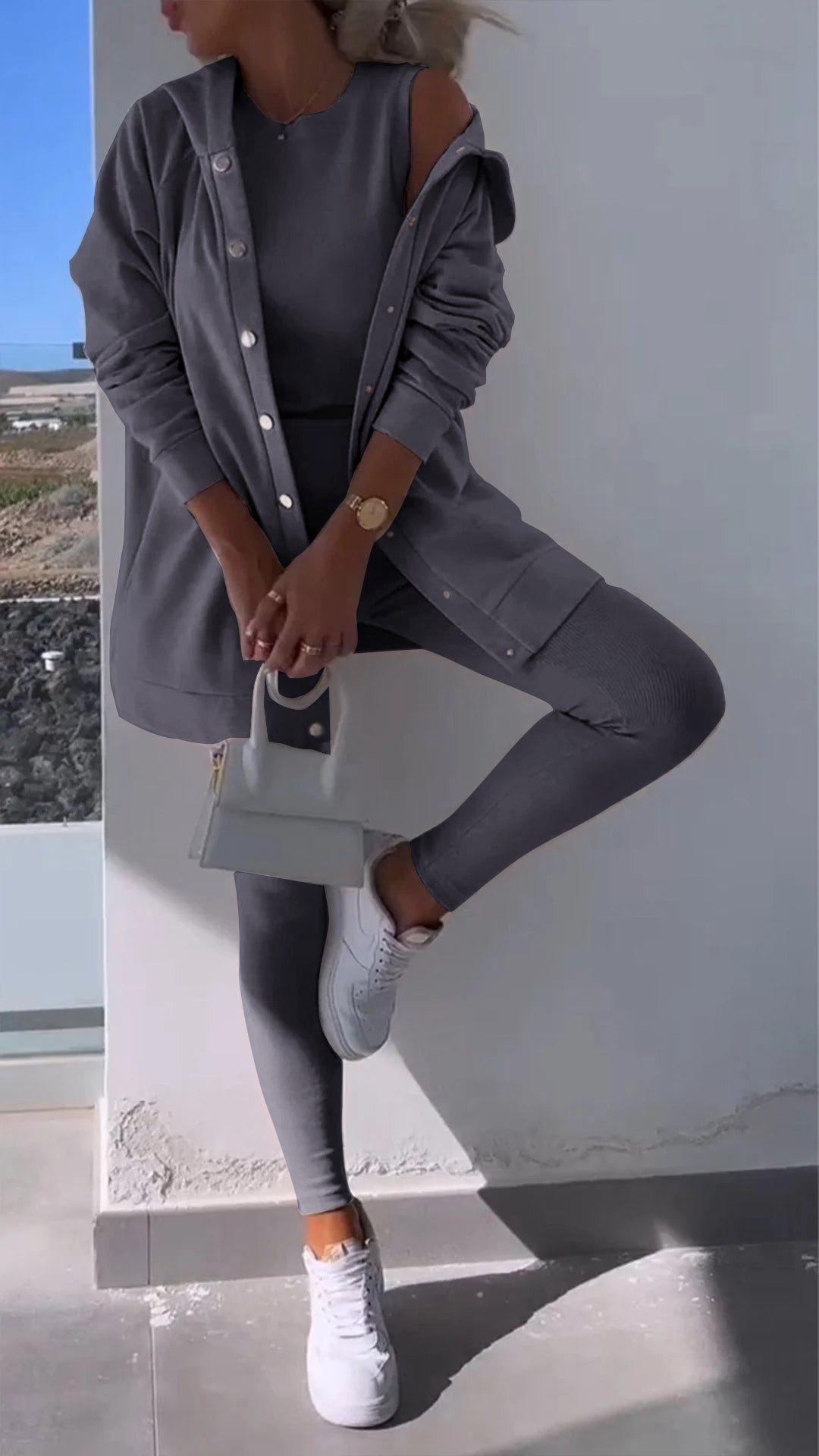 Fudus Strickjacke und Kapuzenpullover