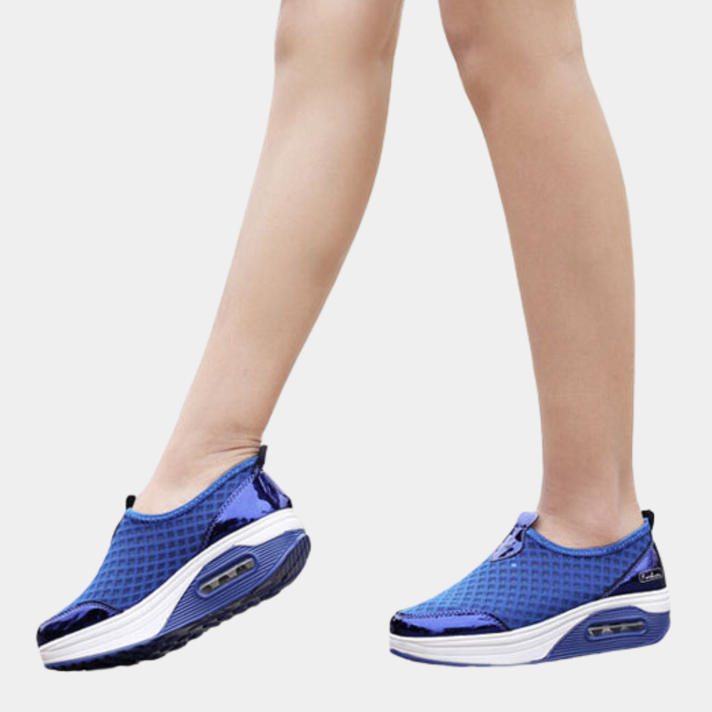 Trendige Damen-Keil-Turnschuhe in luftigem Design