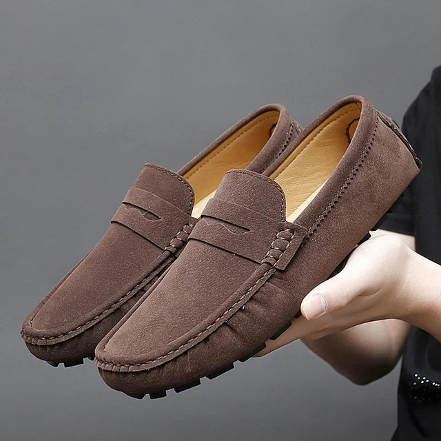 Weiße Herren-Slipper aus Leder im trendigen Freizeit-Look