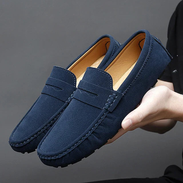 Weiße Herren-Slipper aus Leder im trendigen Freizeit-Look