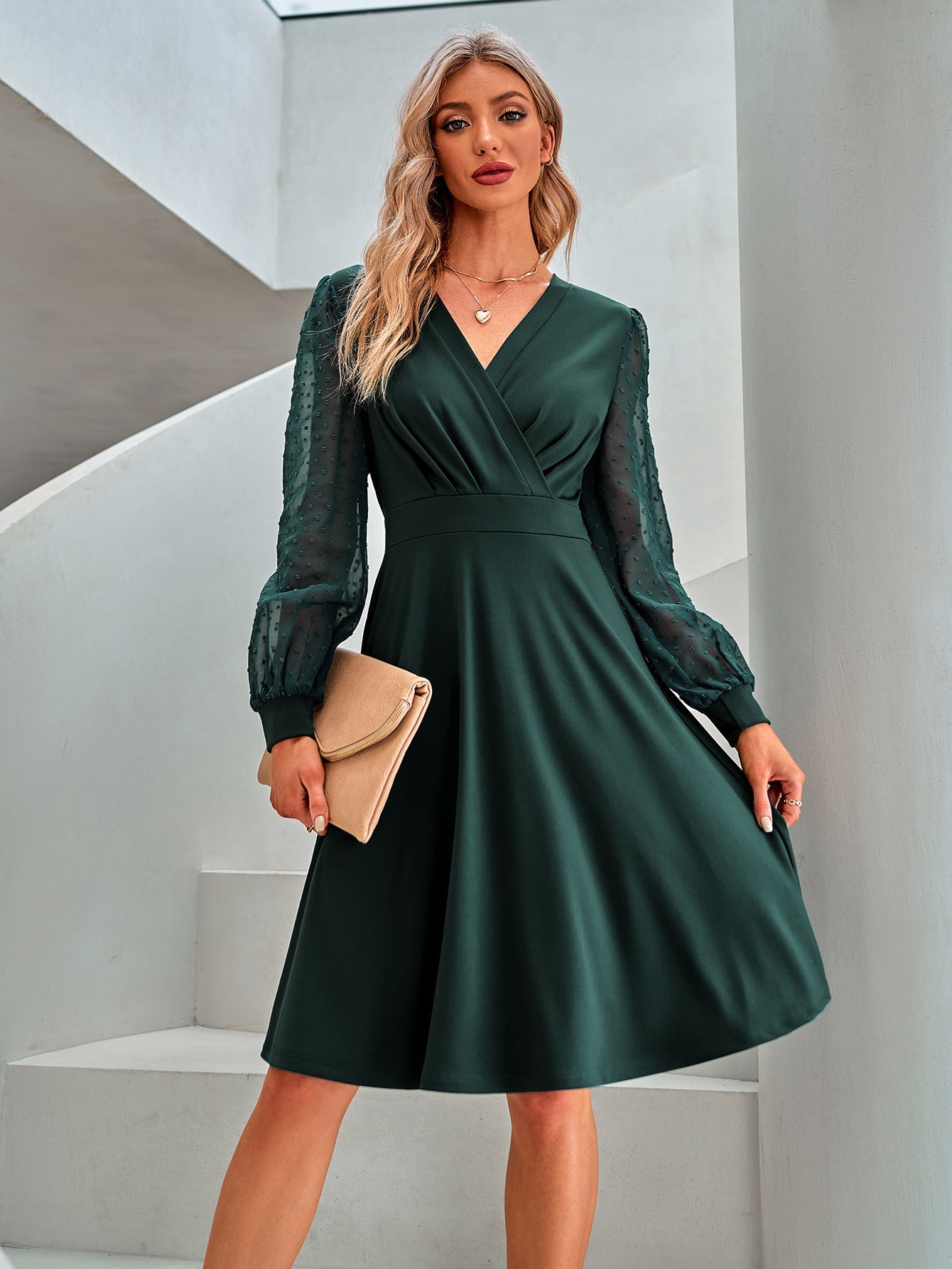 Wickelkleid für Damen, figurbetont mit transparenten Ärmeln und fließendem Rock von MODEGEIST