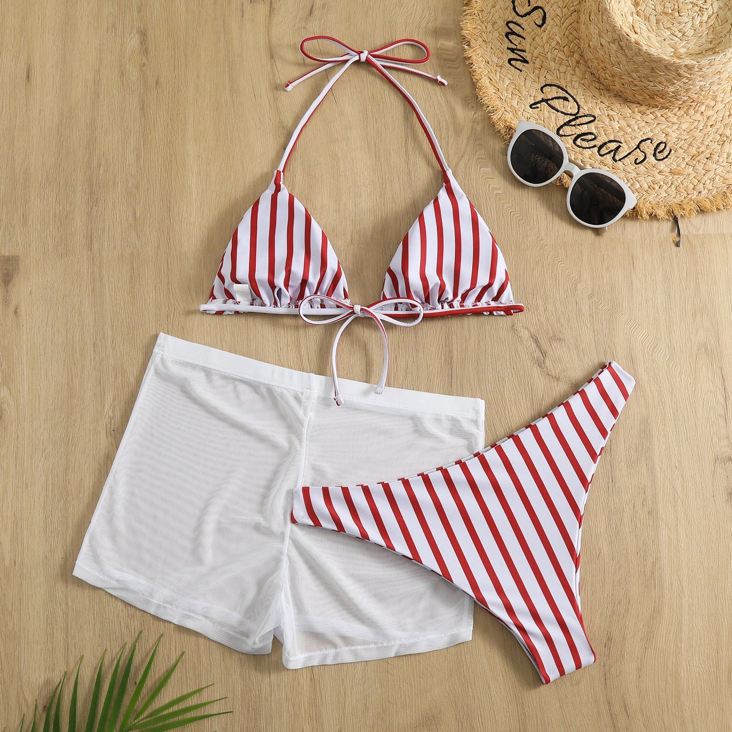 Trendiger Damen-Bikini mit Shorts und Streifen
