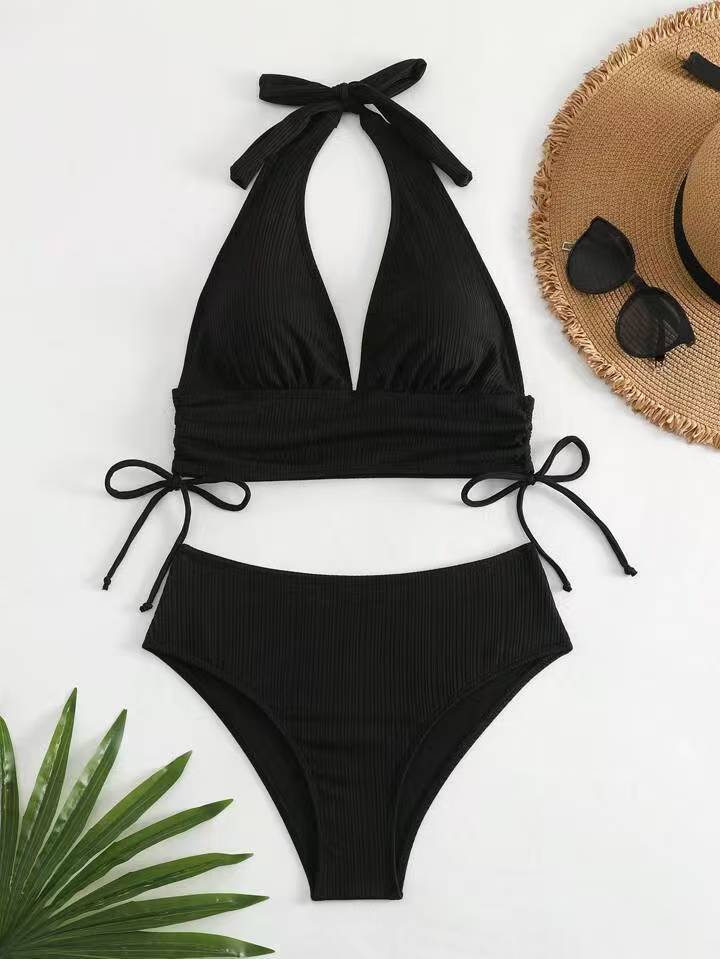 Verspielter Damen-Bikini mit Dreieck-Oberteil, hohem Beinausschnitt und Bindeband - MODEGEIST