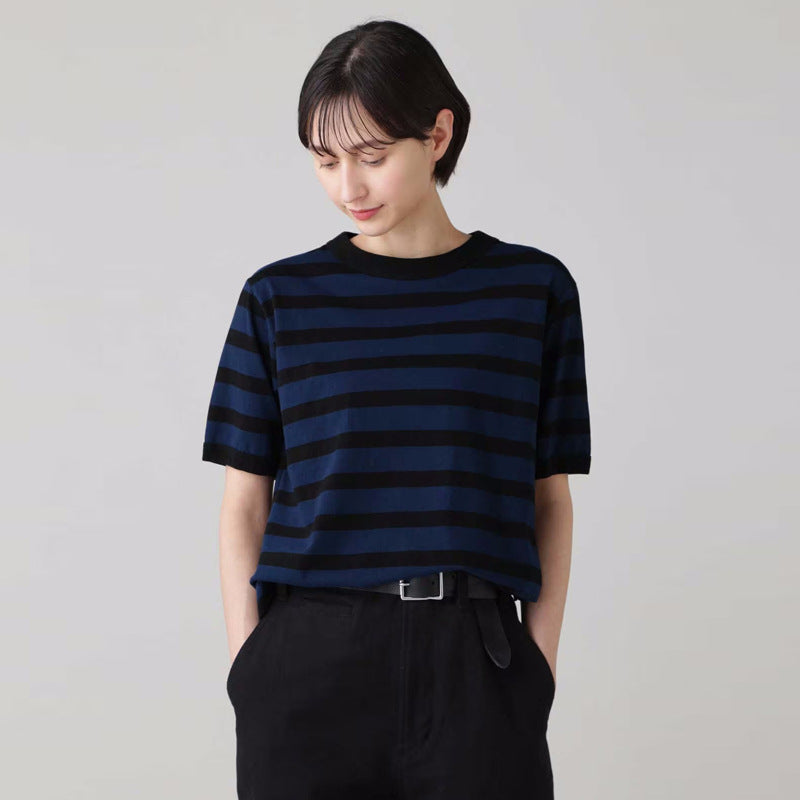 Weites Damen-Shirt mit Streifenmuster und kurzen Ärmeln von MODEGEIST