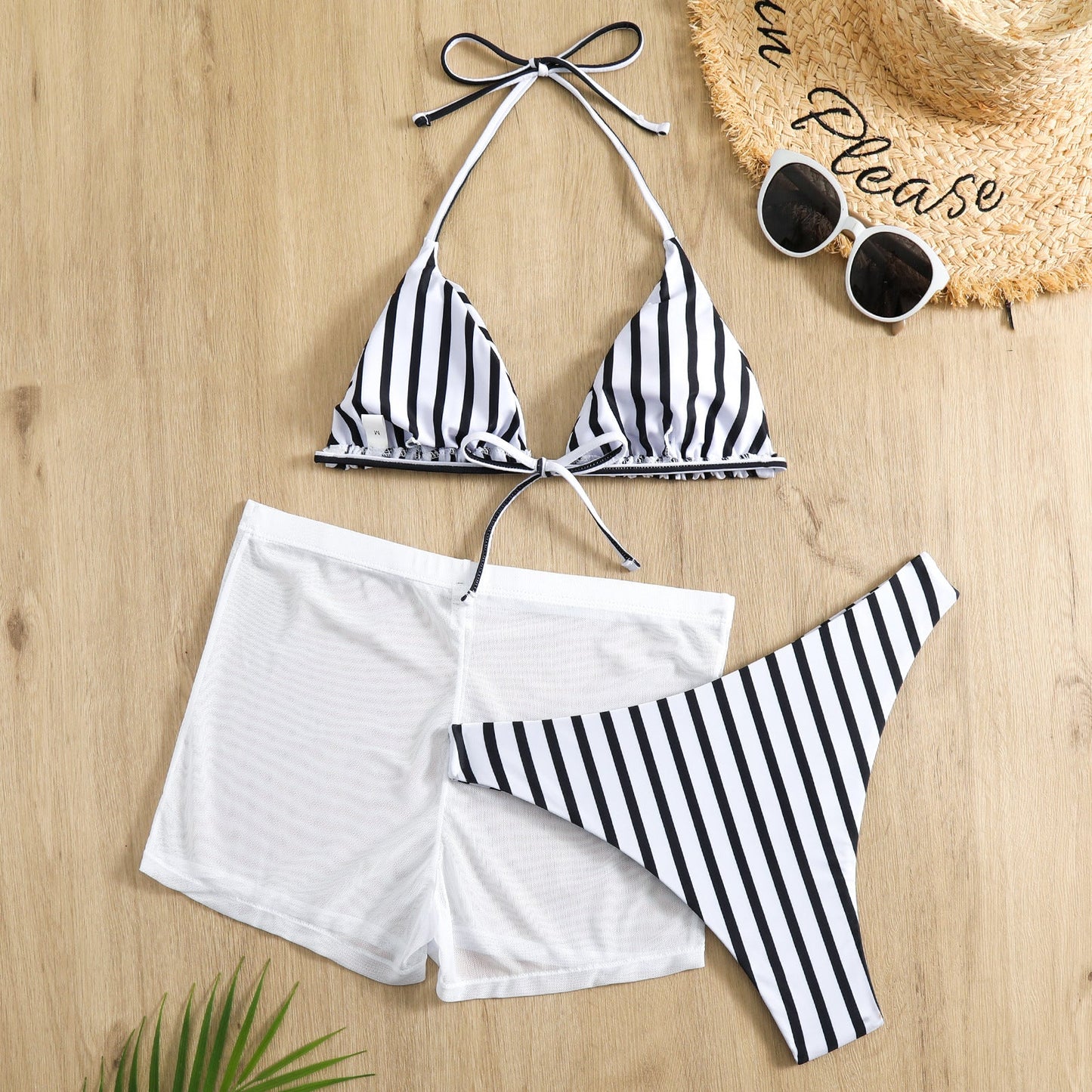 Trendiger Damen-Bikini mit Shorts und Streifen