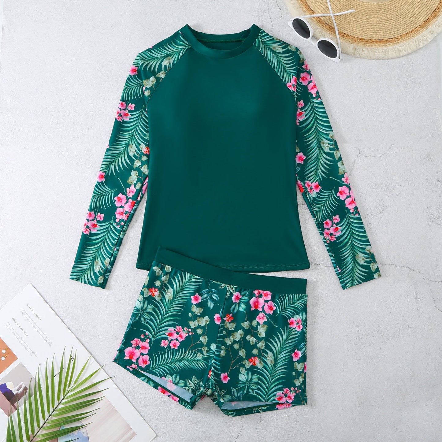 Langärmliger UV-Schutz Rashguard und Surfshorts für Damen von MODEGEIST