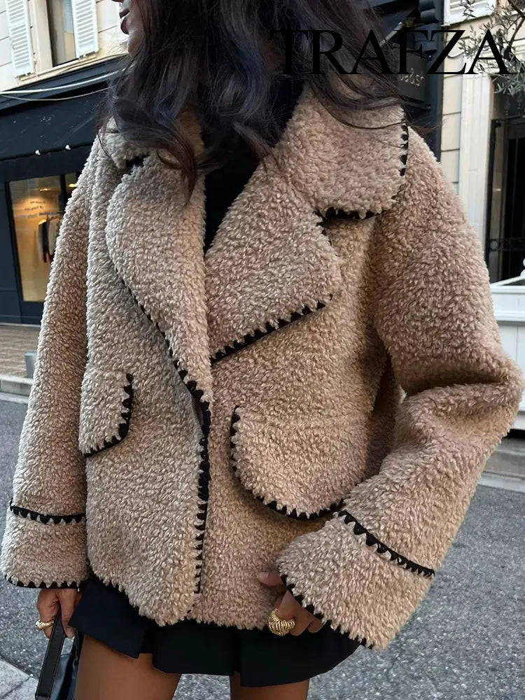 Luthren: Entspannter Mantel aus Lammwolle in Wildleder-Optik