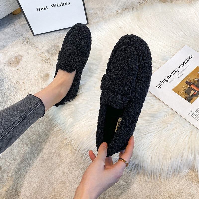 Lira – Elegant Luxury Slippers