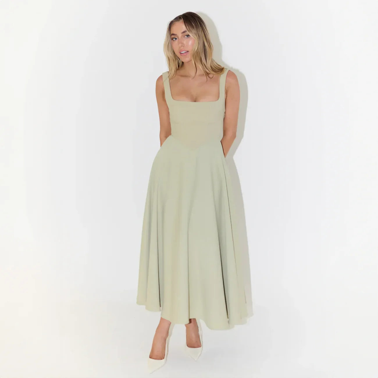 Xylla: Ein traumhaftes weißes Kleid für ein Date
