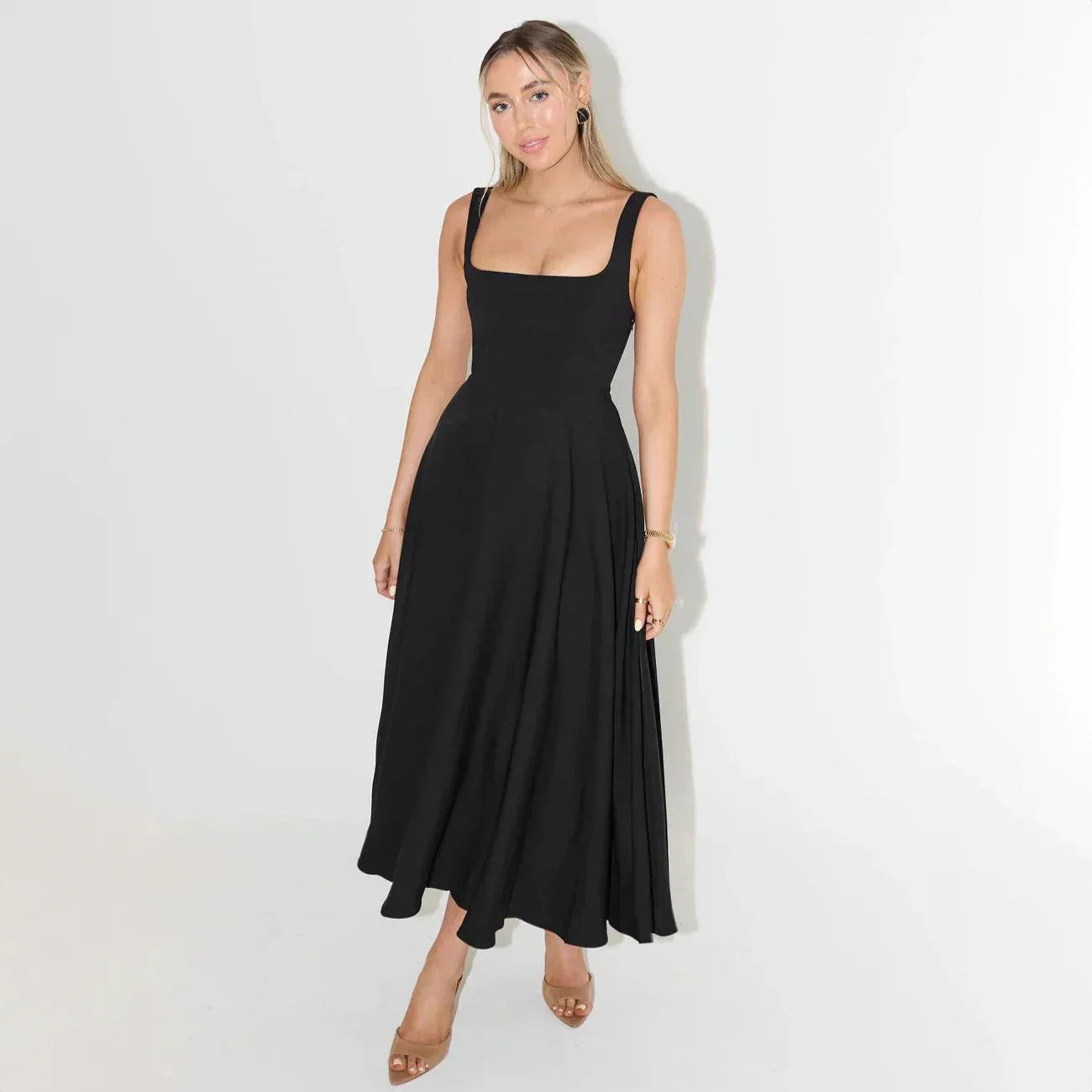 Xylla: Ein traumhaftes weißes Kleid für ein Date