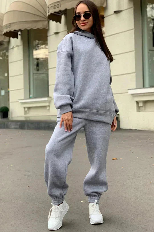 Fudus Hoodie und Jogginghose mit praktischen Taschen