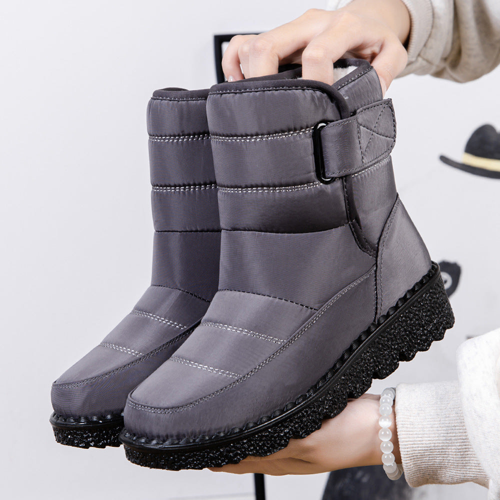 Warme, stilvolle Winterstiefel mit Runenmuster
