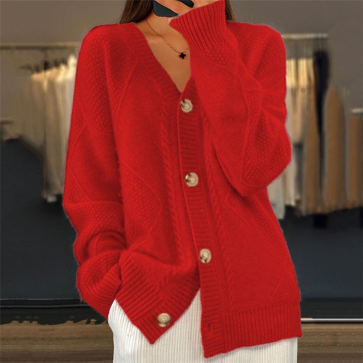 Edle Kassia Strickjacke mit Brokatdesign