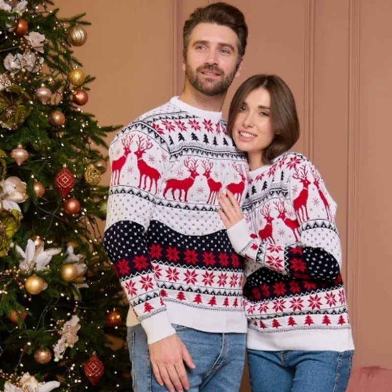 Weihnachtliche Strickpullover für Paare zum Fest