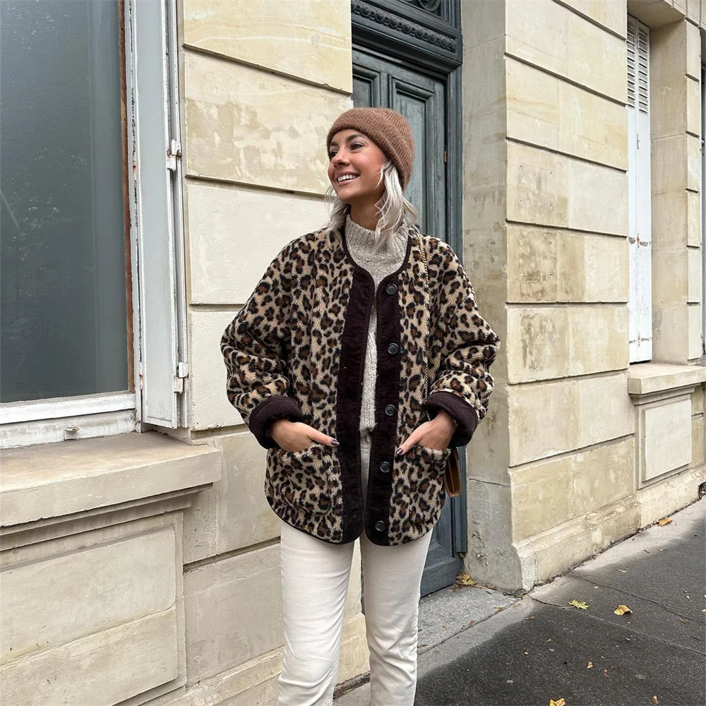 Tashana: Elegante Jacke mit Rundhalsausschnitt und Leo-Print