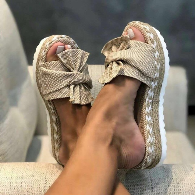 MODEGEIST Damen Keilsandalen Geflochten Schleife Beige