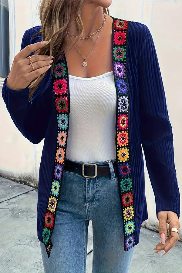 ModeGeist | Strickjacke mit Blumenrand und langen Ärmeln