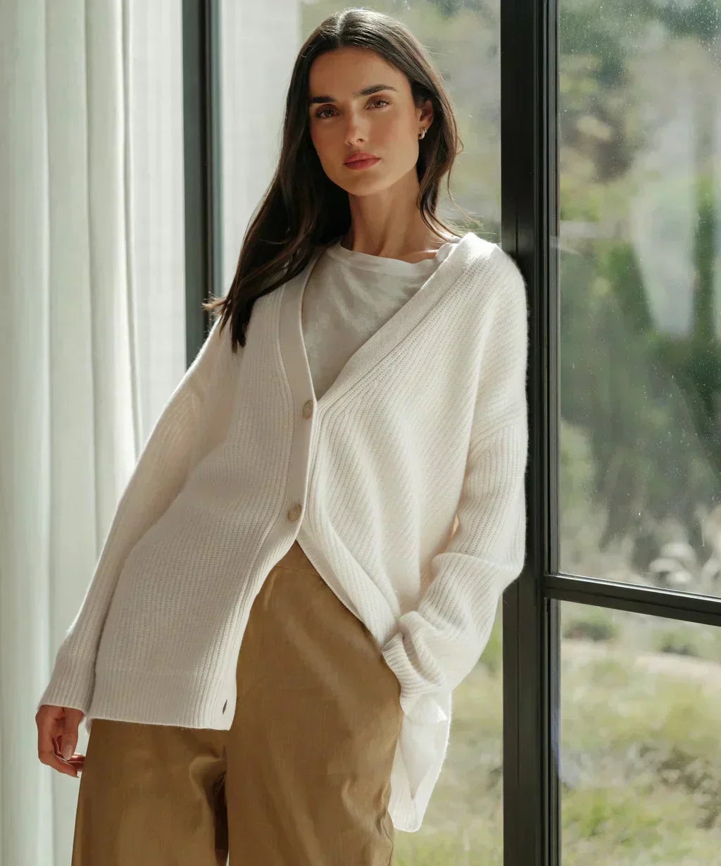 ModeGeist | Wunderschöner Cardigan mit V-Ausschnitt