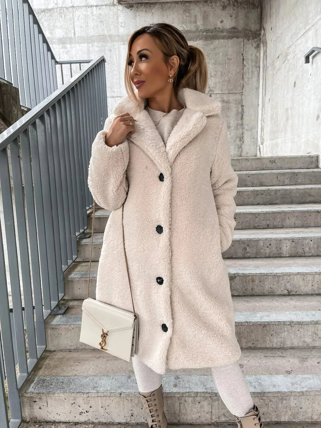 ModeGeist | Fell-Trenchcoat - stilvolle lange Damenoberbekleidung