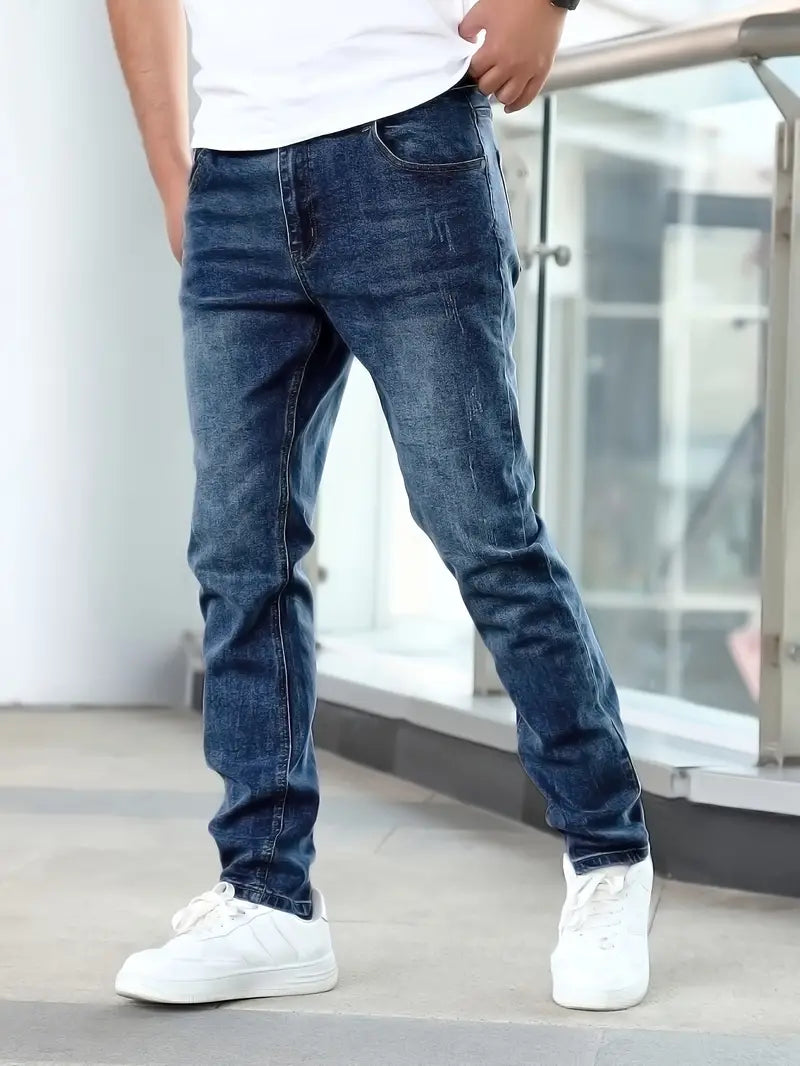 Herren Jeans, gerade geschnitten und distressed