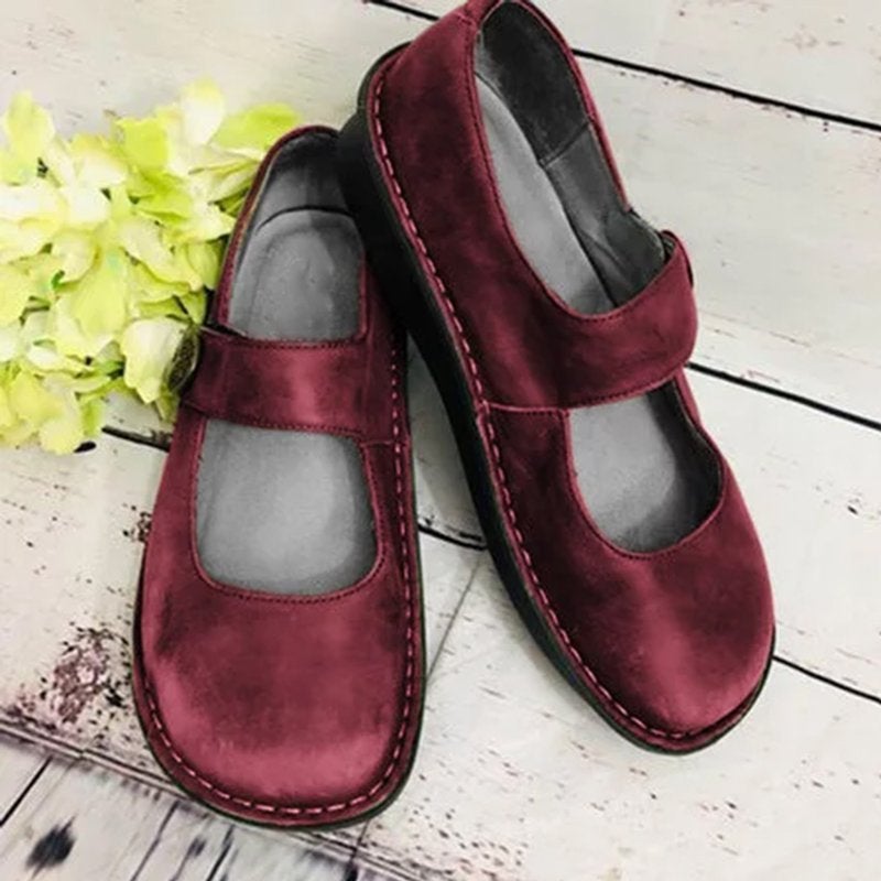 Schicke Damenschuhe mit Dekorationen