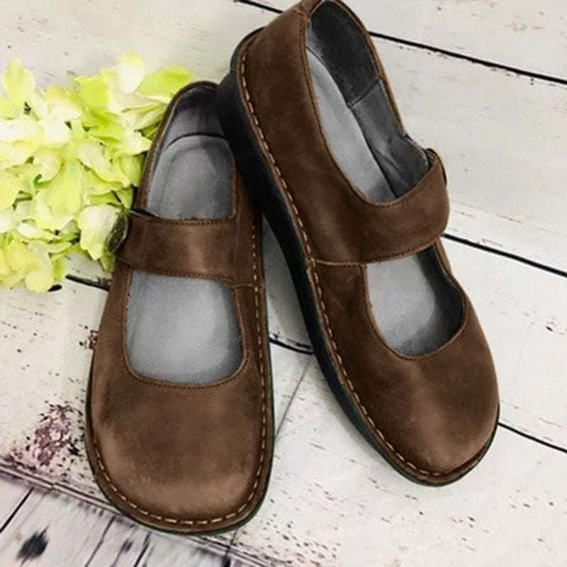 Schicke Damenschuhe mit Dekorationen