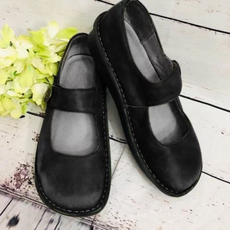 Schicke Damenschuhe mit Dekorationen