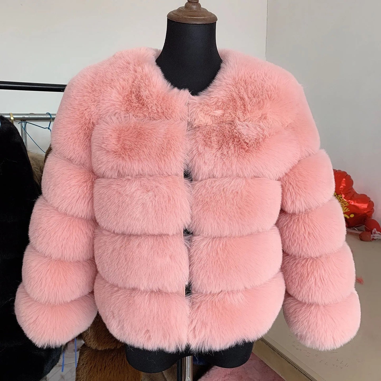 Modische Winterjacke aus Pelz für Damen - Sari
