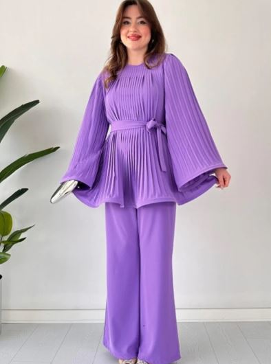 Antonia: Set mit plissiertem Schlaghose-Oberteil und Hose