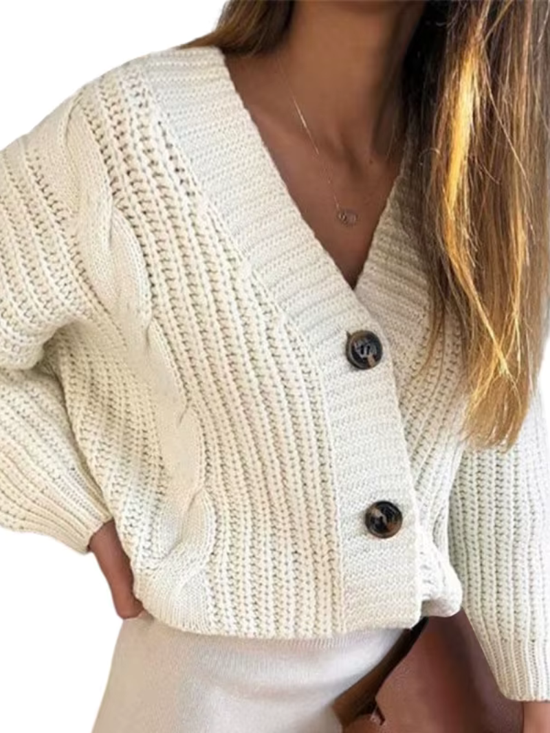 ModeGeist | Der Grobe Strickcardigan mit Zopfmuster & Charakter