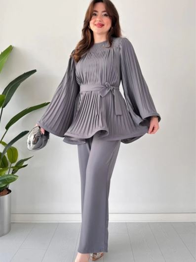 Antonia: Set mit plissiertem Schlaghose-Oberteil und Hose