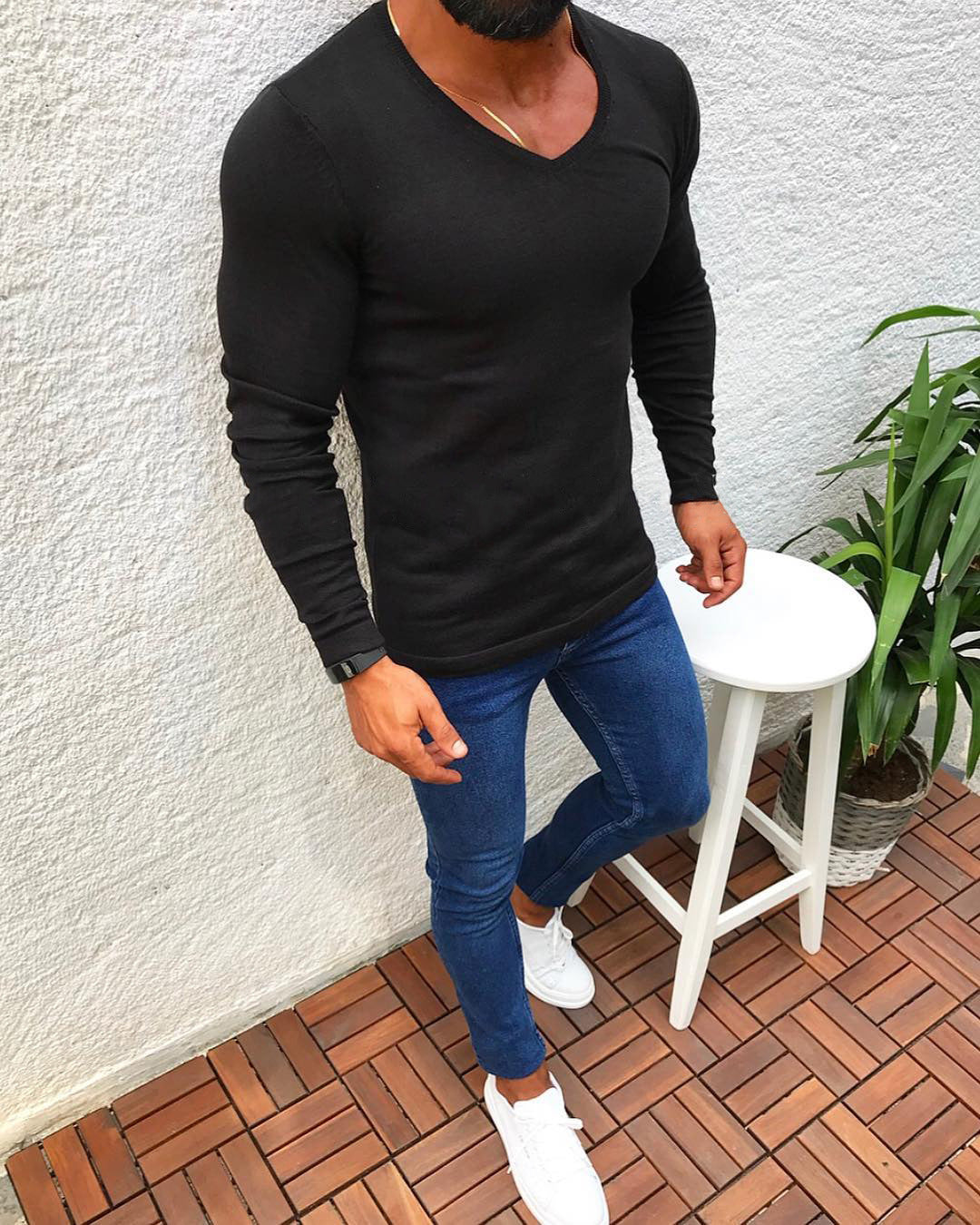 Herren figurbetontes Longsleeve aus Baumwolle mit V-Ausschnitt ModeGeist
