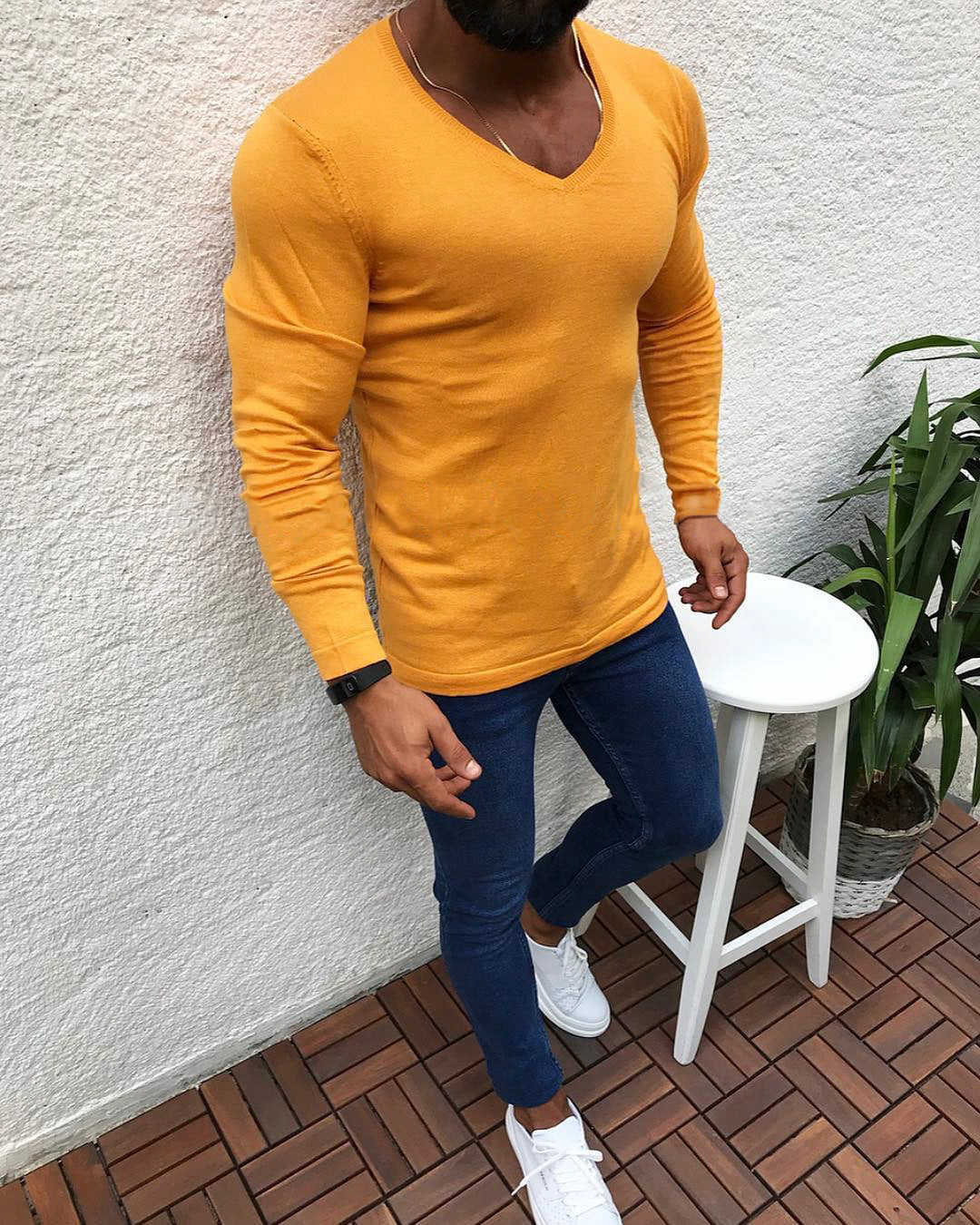 Herren figurbetontes Longsleeve aus Baumwolle mit V-Ausschnitt ModeGeist