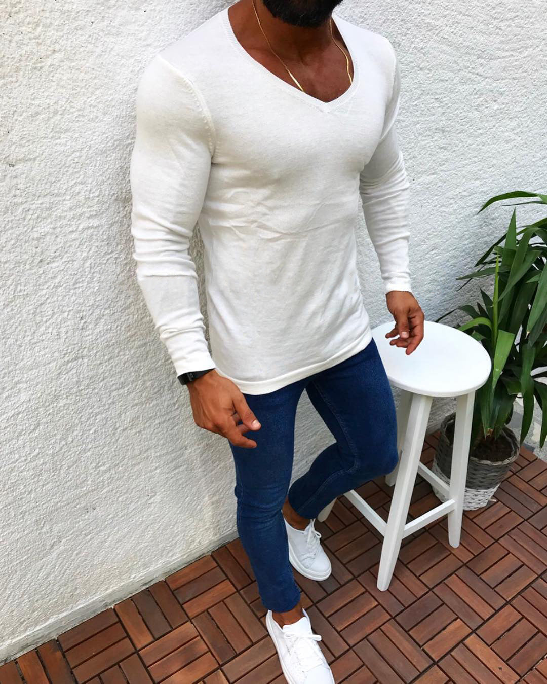 Herren figurbetontes Longsleeve aus Baumwolle mit V-Ausschnitt ModeGeist