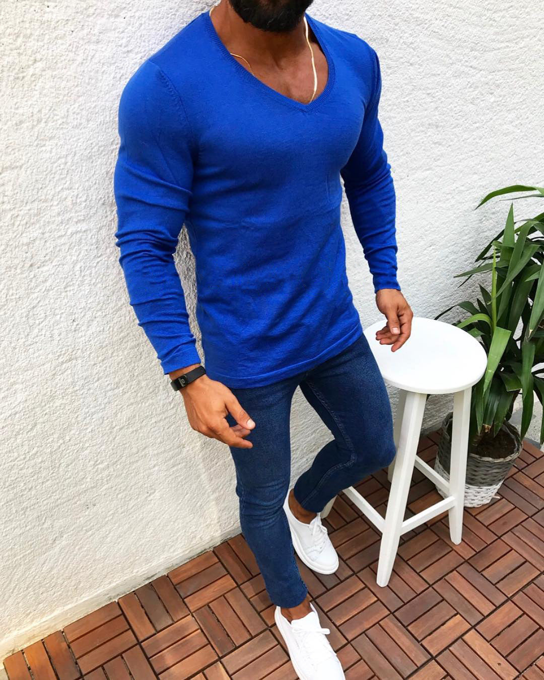 Herren figurbetontes Longsleeve aus Baumwolle mit V-Ausschnitt ModeGeist