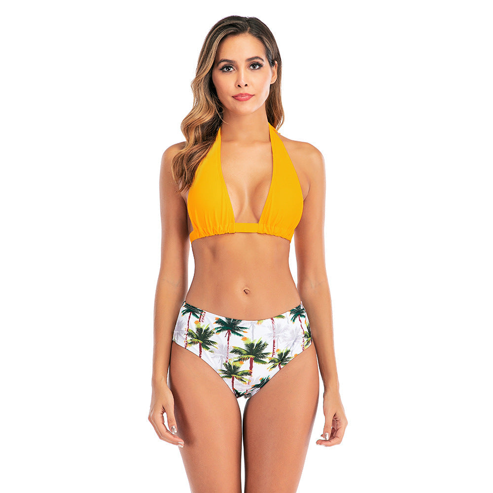 Moderner Damen-Bikini mit Polka Dots und hohem Beinausschnitt
