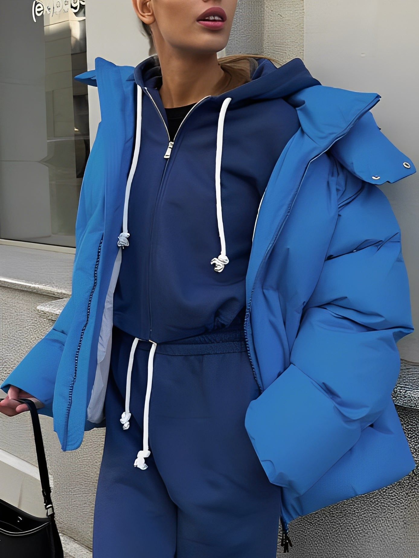 ModeGeist | Kurze, gepolsterte Kapuzenjacke für Frauen