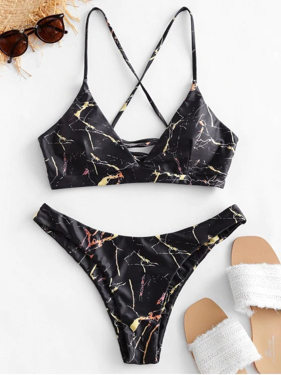 Moderner Dreieck-Bikini für Damen im angesagten Marmor-Design