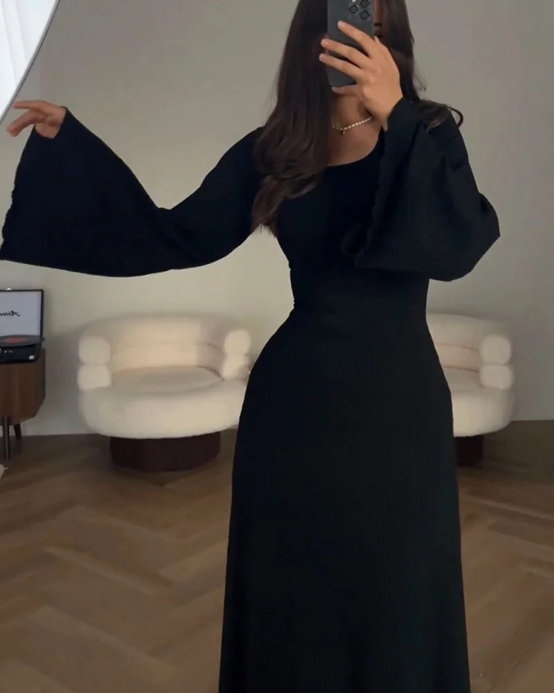 Langärmliges, elegantes Kleid von Deina