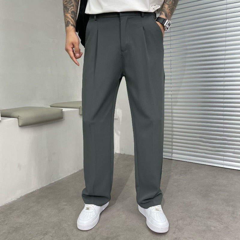 Herrenhose mit eleganter, weiter Plissee-Optik