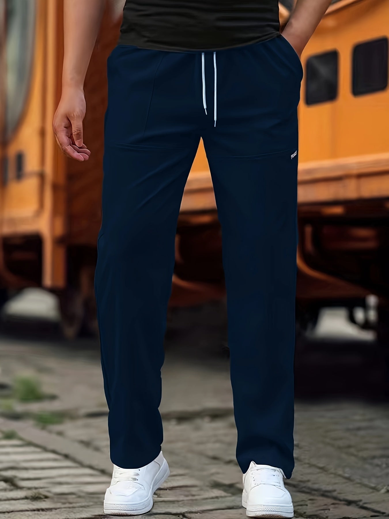 Herrenhose mit Kordelzug im sportlichen Schnitt