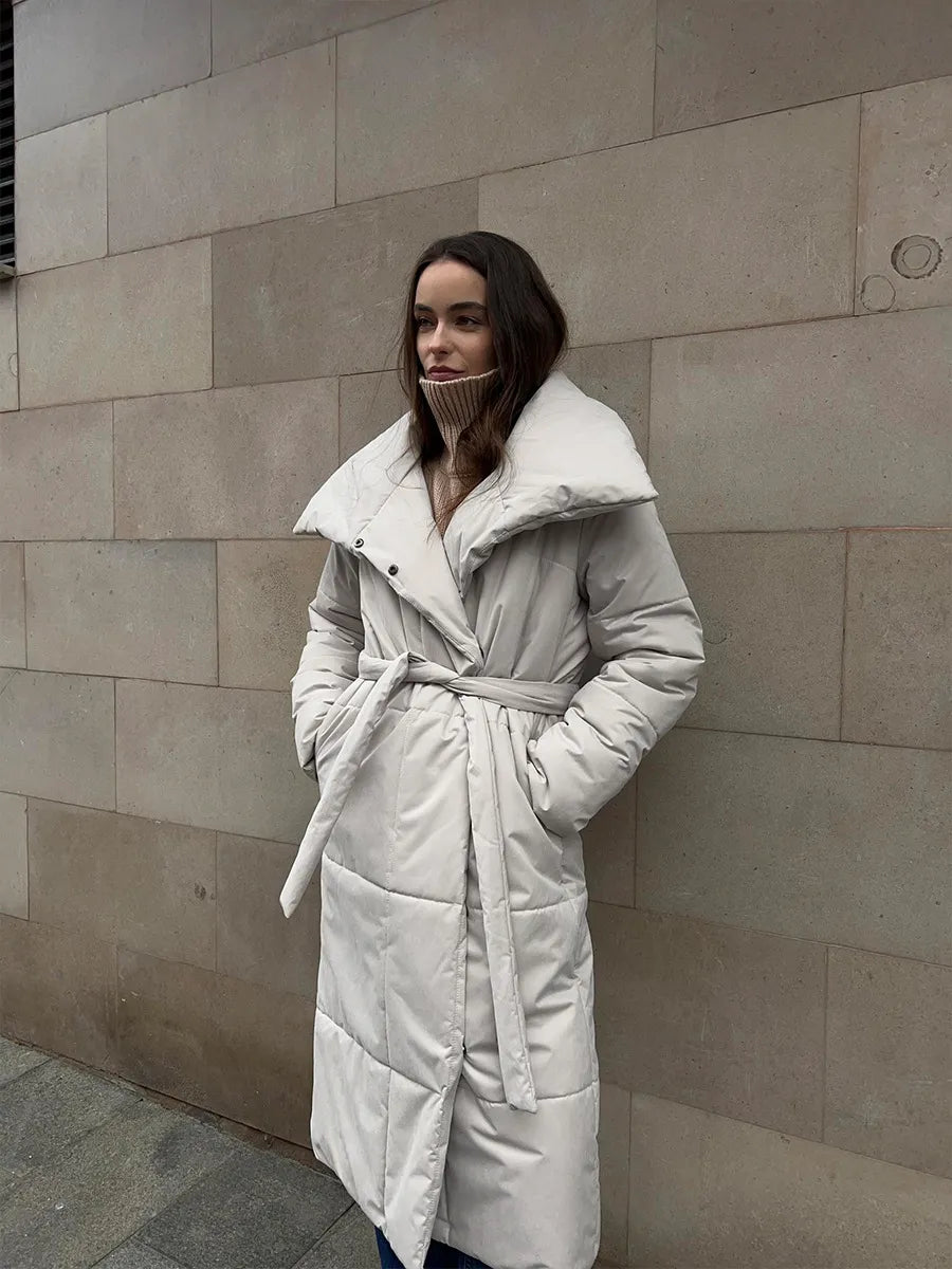 ModeGeist | Lange Winterjacke mit elegantem breitem Kragen