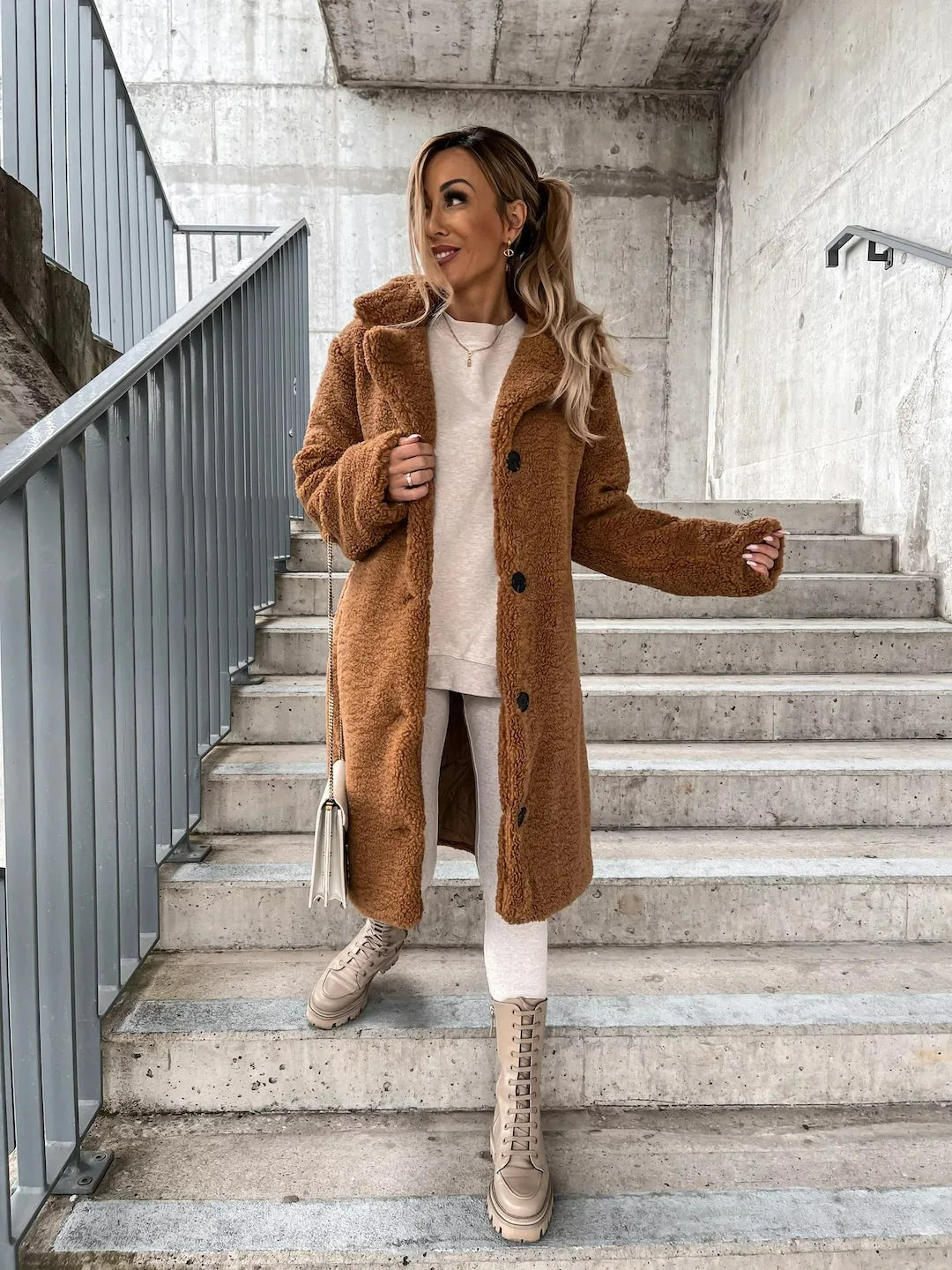 ModeGeist | Fell-Trenchcoat - stilvolle lange Damenoberbekleidung