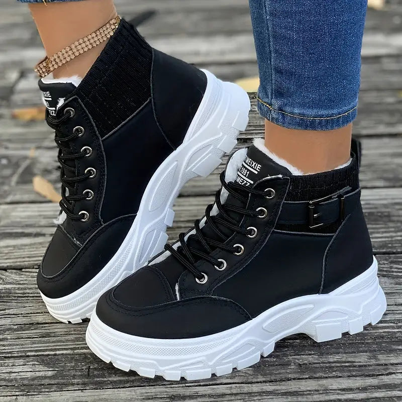 Einfache, kurze Plateau-Stiefeletten für Damen von Sina