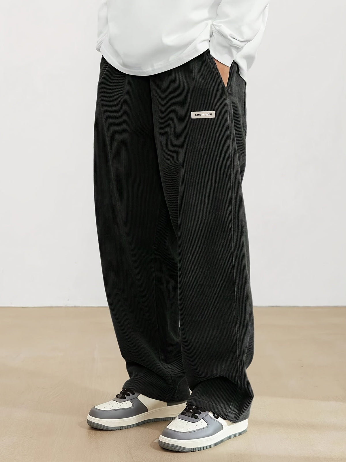Braune Herrencordhose mit Taschen