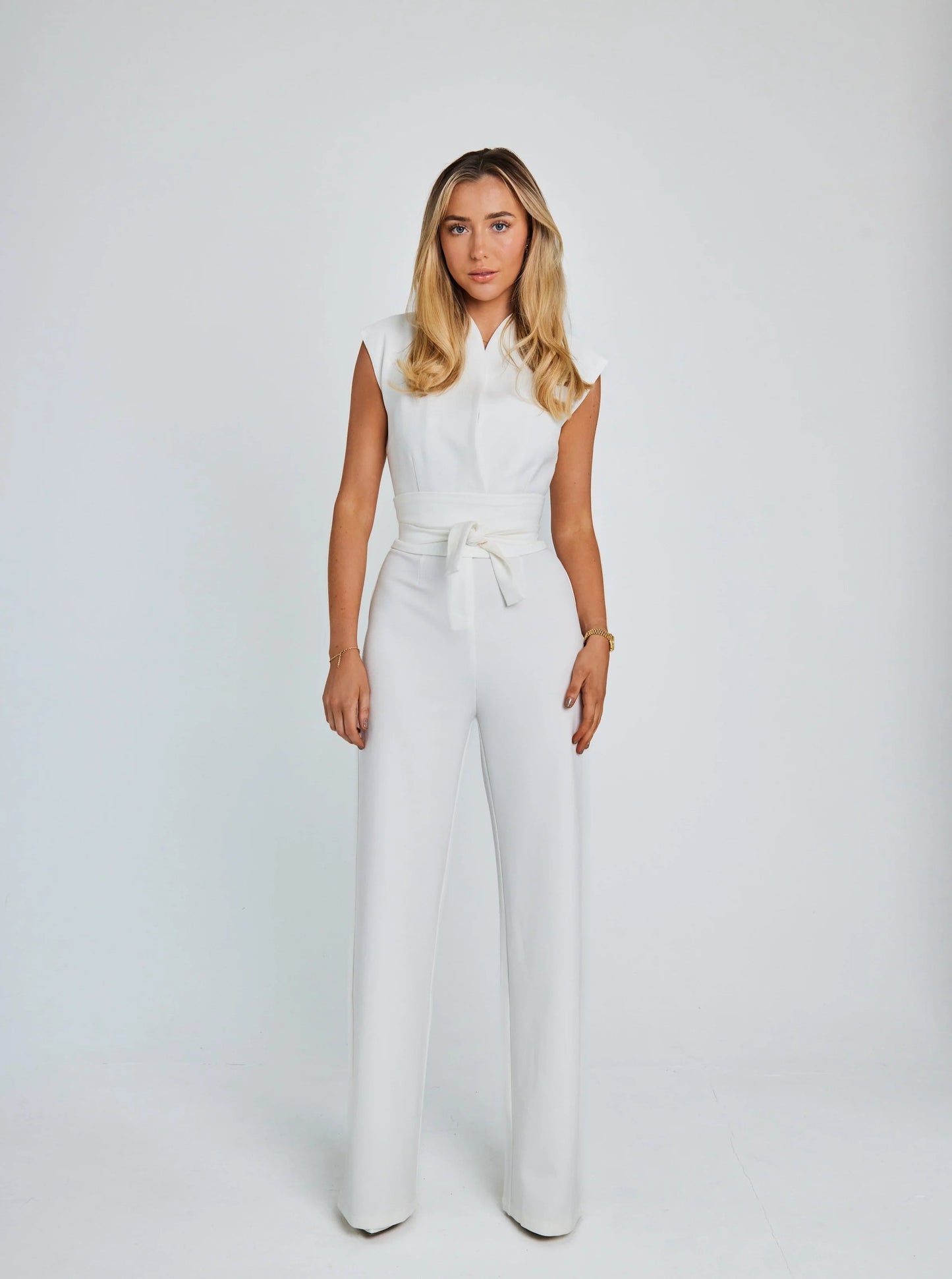 Levara:  Ein eleganter Jumpsuit mit stilvollem Design