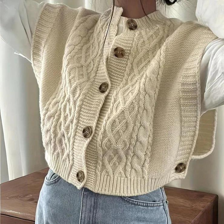 ModeGeist | Ärmellose Strickweste - Kabelmuster mit Knopfverschluss