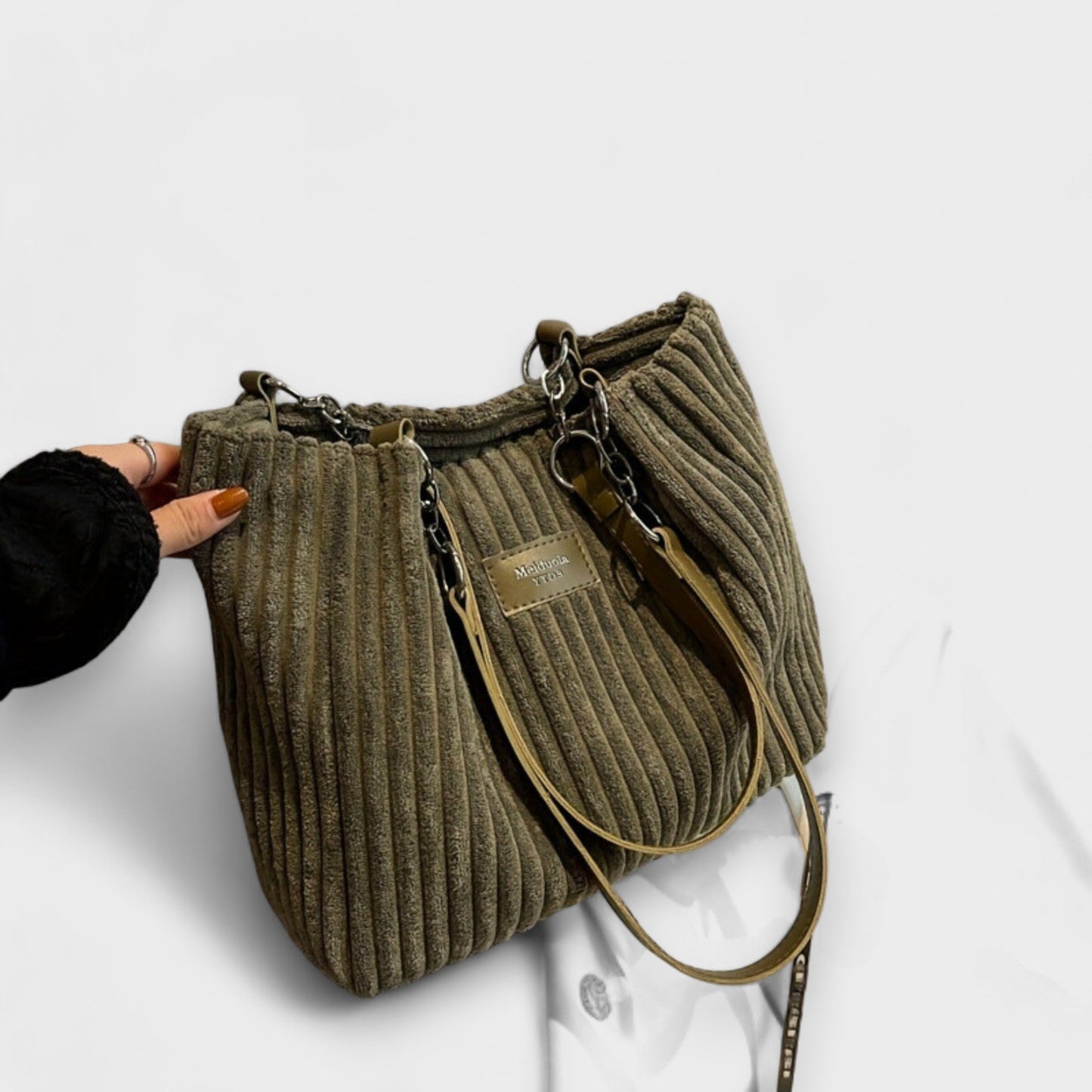 MODEGEIST Damen Schultertasche gerippt Metallketten modern