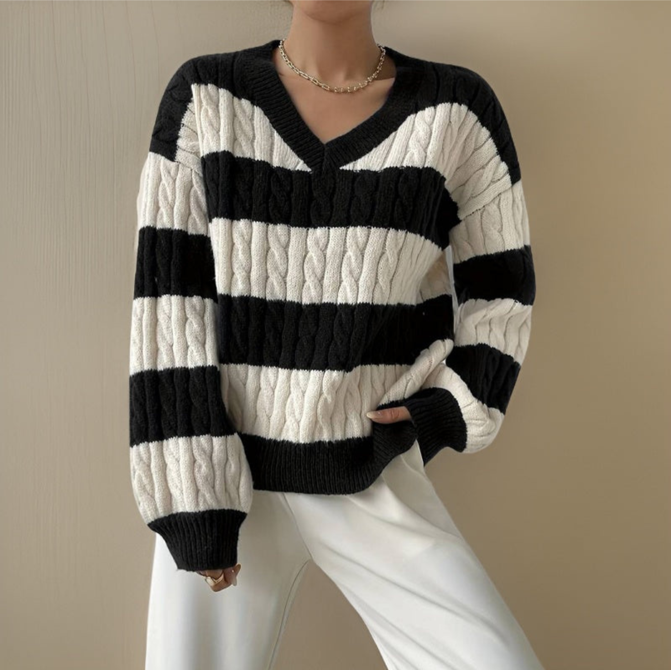 ModeGeist | Langarmpullover für Frauen Schwarz Weiß